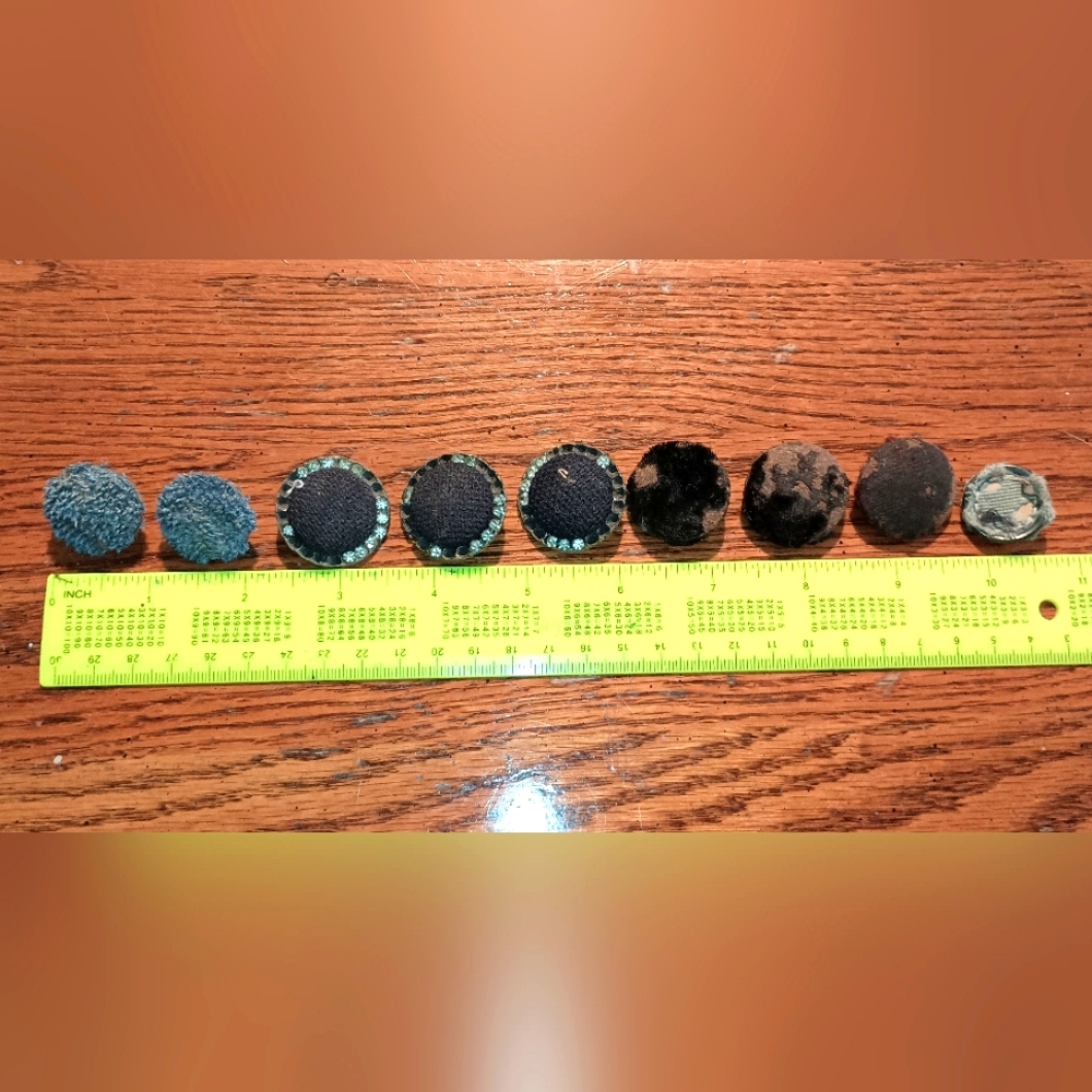 Lot of vintage buttons.